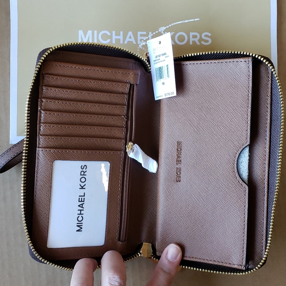 Michael Kors Jet Set Phone Wallet - Picture 2 of 5